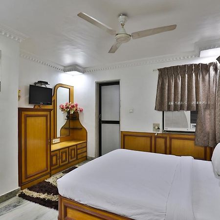 Hotel Midtown Surat Exterior photo