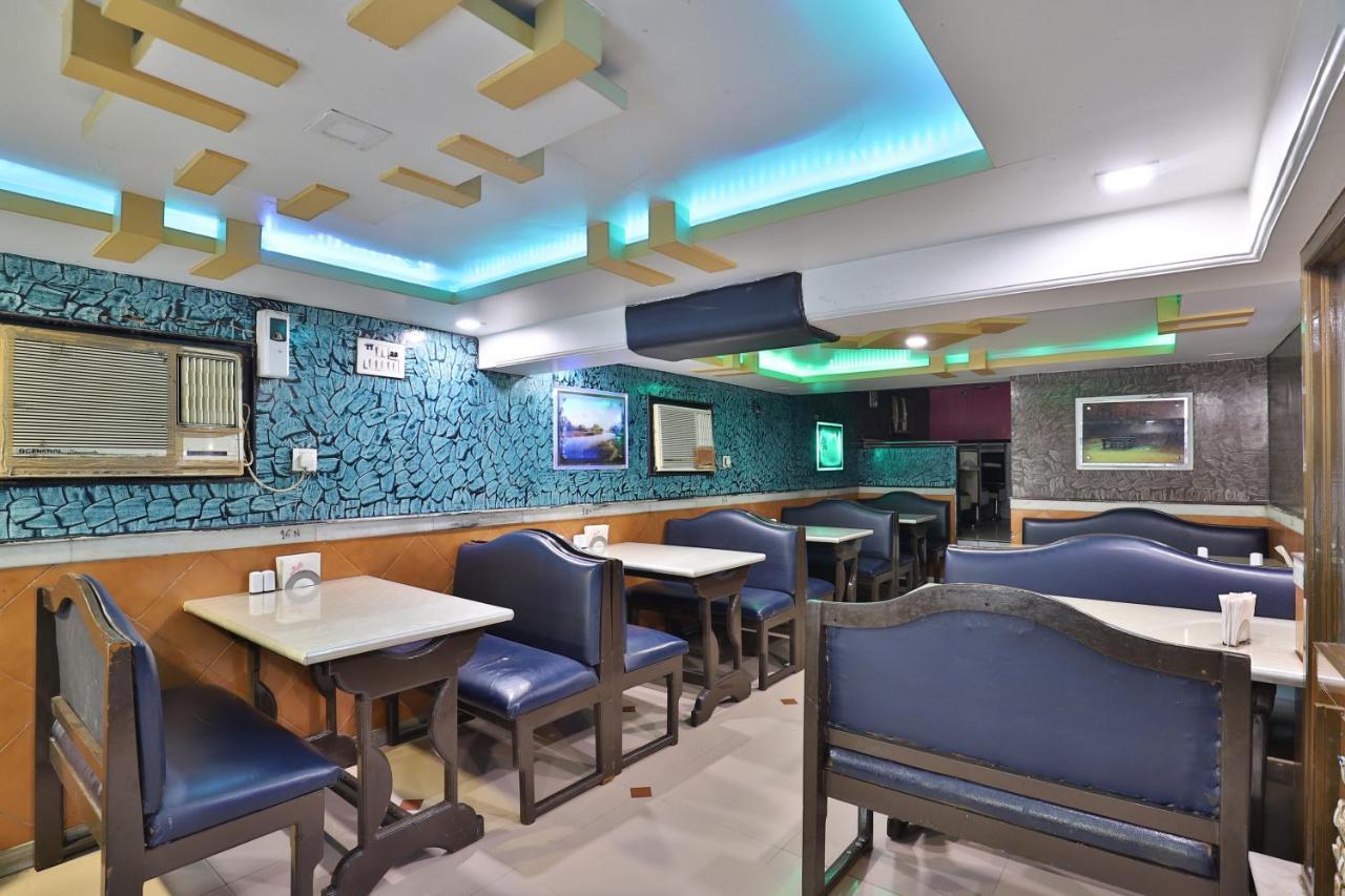 Hotel Midtown Surat Exterior photo