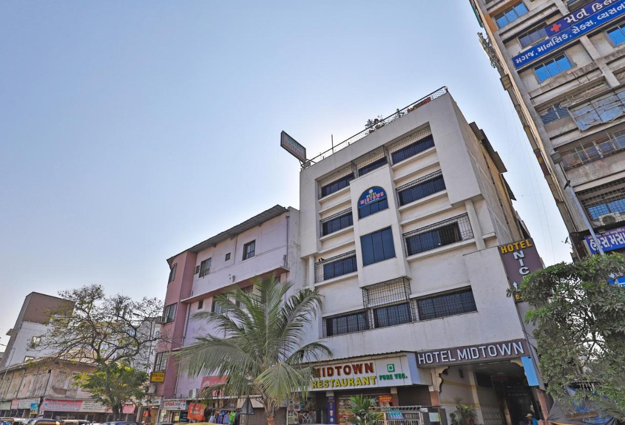 Hotel Midtown Surat Exterior photo