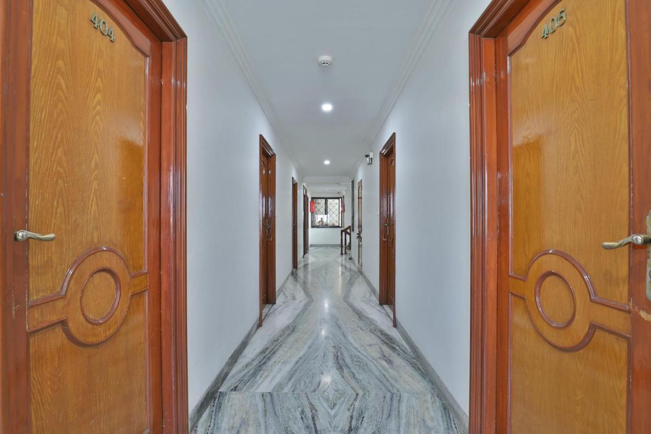 Hotel Midtown Surat Exterior photo